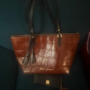 Leather style Dooney & Bourke Purse w/ wallet